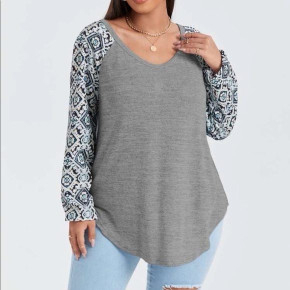 SHEIN Tops - 🔥2for$25🔥Tribal scoop neck raglan sleeve top
